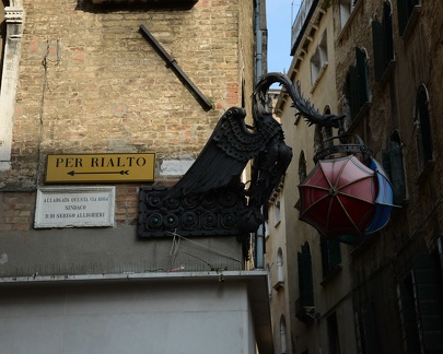 dragon street light